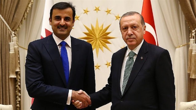الرئيس التركي وأمير قطر في لقاء سابق