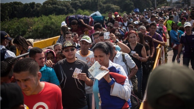 Haziran ayından bu yana 2,3 milyon Venezuelalı ülkeyi terk etti