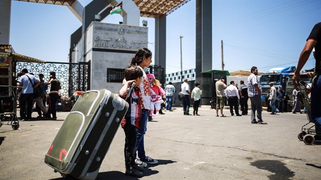 Gazze'nin dünyaya açılan tek kapısı durumundaki Refah Sınır Kapısı, Sisi rejimi tarafından geçişlere kapatılıyor