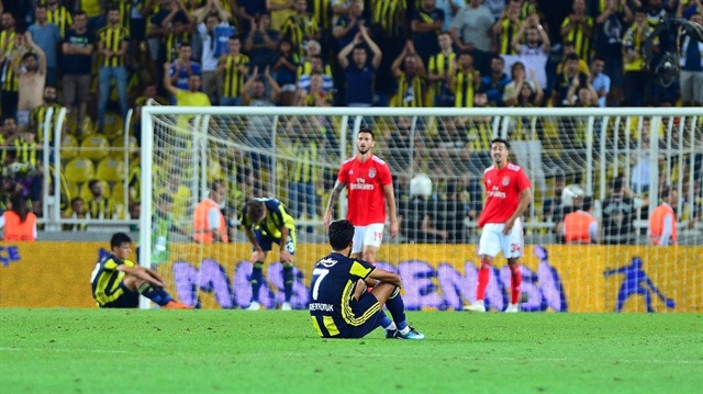 Şampiyonlar Ligi'nde Fenerbahçe kendi evinde karşılaştığı Benfica ile 1-1 kaldı ve lige veda etti. 