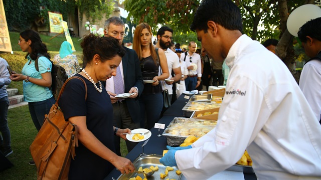 Pakistani Embassy in Ankara organizes mango festival