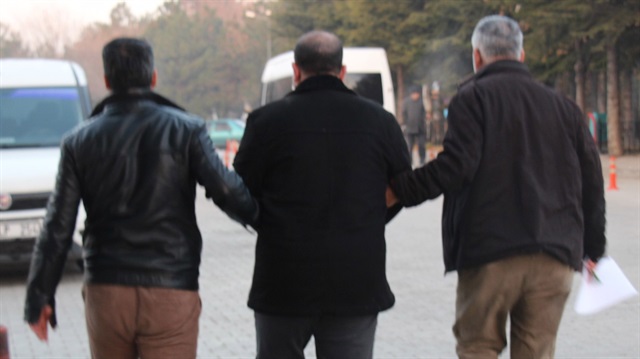 FETÖ operasyonu kapsamında İzmir'de 9 kişi gözaltına alındı.