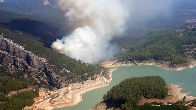 Antalya'daki yangın havadan böyle görüntülendi. 