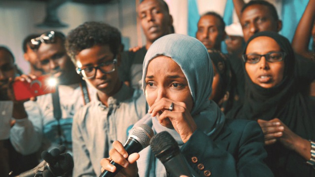 Somali asıllı siyasetçinin zaferini kutladığı fotoğraf karesine Türk bayrağı damga vurdu.