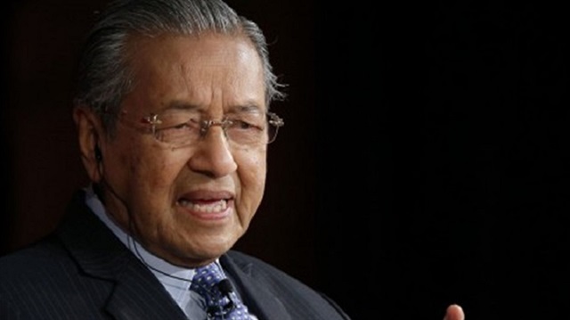 مهاتير محمد رئيس الحكومة الماليزية