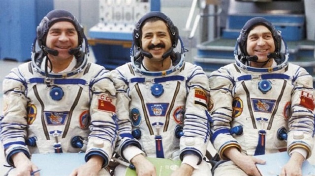 Uzayda 7 gün, 23 saat, 8 dakika kalan ve Hafız Esat ile radyo üzerinden görüşen Muhammed Faris, Sovyetler Birliği döneminde Soyuz TM-3 ekibi ile uzay programına seçilmişti.