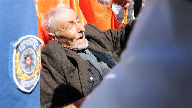 86 yaşındaki Ali Erdağ, fenalaşması sonrası hastaneye kaldırıldı. 