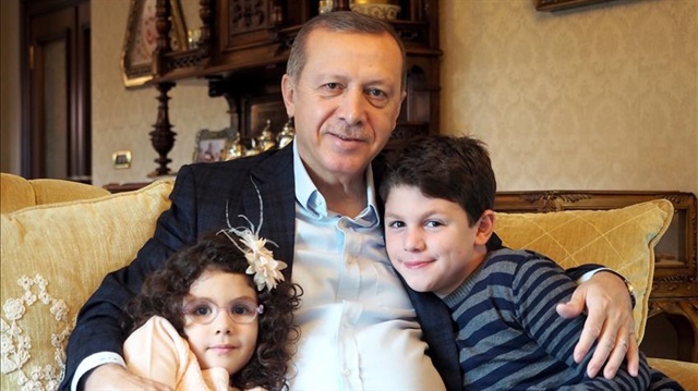 Başkan Erdoğan, torunlarına ve çocuklara olan sevgisini her fırsatta dile getiriyor. 