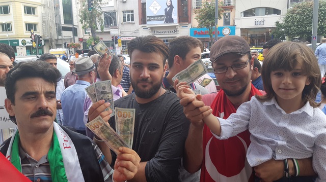 Suriyelilerden Türk Lirası'na destek geldi
