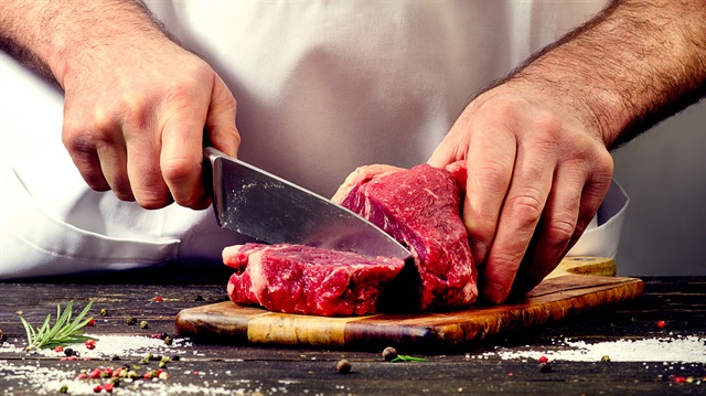  Etlerin ızgarada pişirilirken ateşin eti yakmamasına dikkat edilmesi gerektiği belirtildi.