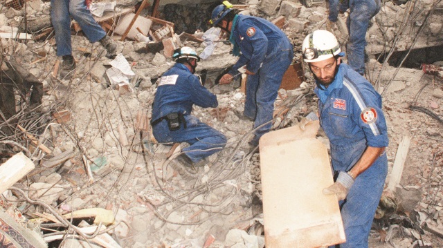 17 Ağustos 1999’da Kocaeli, Gölcük, Düzce, Sakarya, İstanbul ve Yalova’da büyük can ve mal kaybı ile yıkıma neden olan depremde resmi verilere göre 17 bin 480 kişi hayatını kaybederken on binlerce kişi yaralandı.