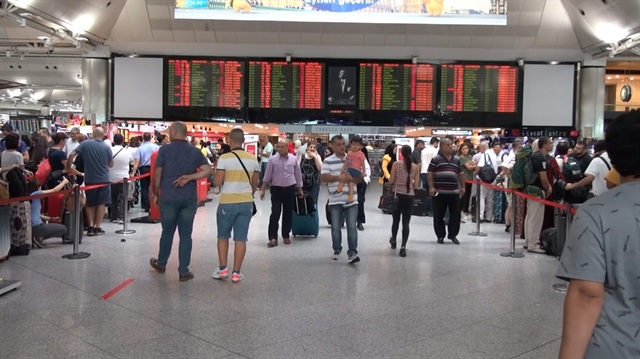Tatilciler Atatürk Havalimanı'nda yolcu rekoru kırdı