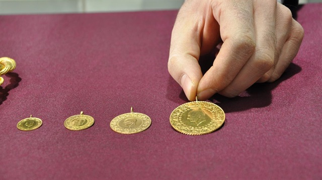 Gram altın dolar/TL ve altının ons fiyatındaki değer kayıplarının etkisiyle 215,5 liraya kadar geriledi.
