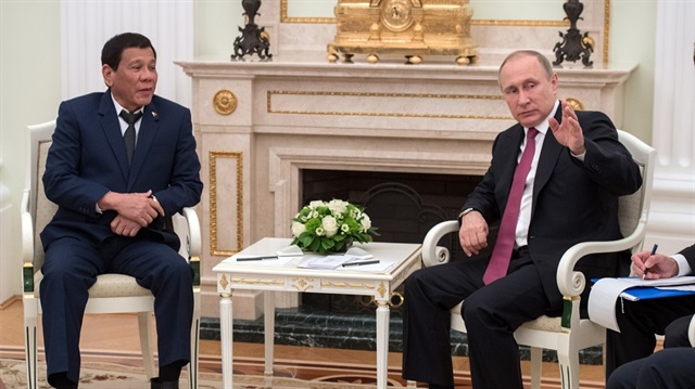 لقاء سابق بين الرئيس الفلبيني و الروسي