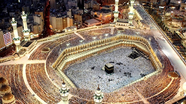
توافد، أكثر من مليوني مسلم، من جميع أنحاء العالم، على مكة المكرمة، لأداء فريضة الحج