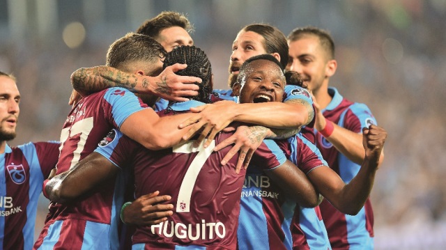Trabzonspor, ikinci haftanın açılış maçında kendi saha ve seyircisi önünde Demir Grup Sivaspor’u 3-1 yenerek 3 puanı almanın mutluluğunu yaşadı.