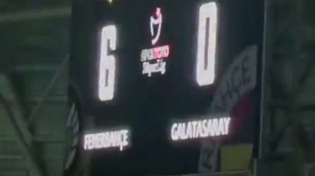 Yeni Malatya-Fenerbahçe maçında skorboarda yansıtılan görüntü Galatasaraylıların tepkisini çekti.