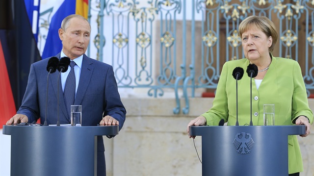 Rusya Devlet Başkanı Putin ile Almanya Başbakanı Angela Merkel