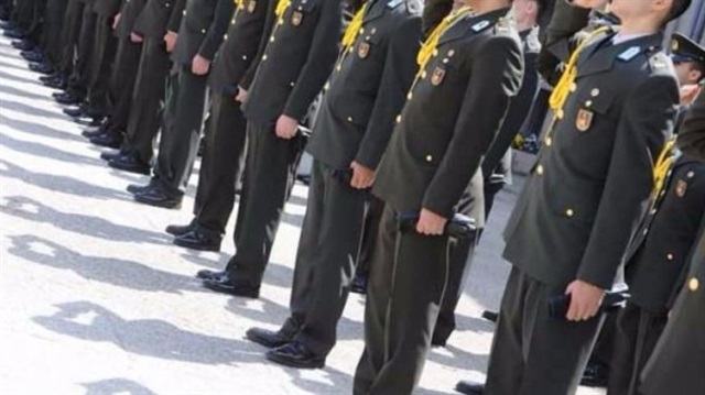 ​Kırşehir'in Kaman İlçe Jandarma Komutanı, FETÖ soruşturması kapsamında görevinden uzaklaştırıldı.