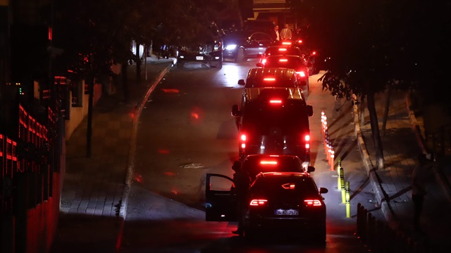 Başkan Erdoğan, gece saatlerinde geldiği İstanbul'da yeni doğan torununu hastanede ziyaret etti.