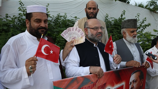 باكستانيون يدعون إلى الوقوف مع تركيا ضد الحرب الاقتصادية التي تواجهها