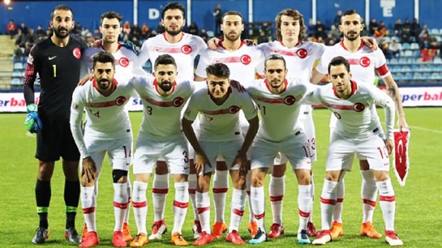 Milli takımın yıldızlarından Hakan Çalhanoğlu'nun paylaşımı dikkat çekti. 
