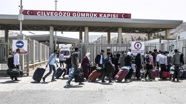 ​يني شفق تطّلع على سير عملية عبور السوريين من تركيا إلى وطنهم