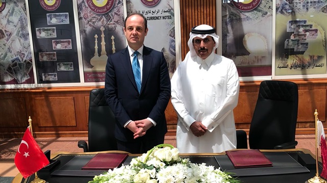 Anlaşma, Türkiye Cumhuriyet Merkez Bankası Başkanı Murat Çetinkaya ve Katar Merkez Bankası Başkanı Abdullah Bin Saud Al-Thani tarafından imzalandı. 