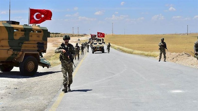 الجيش التركي يسير إحدى الدوريات في منبج