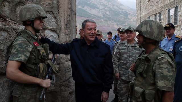 Milli Savunma Bakanı Akar, Aktütün Hudut Taburu'nu ziyaret etti