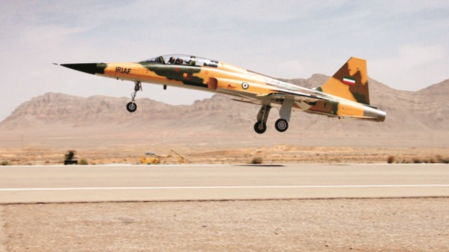 İran'ın yerli savaş uçağı ‘Kevser’