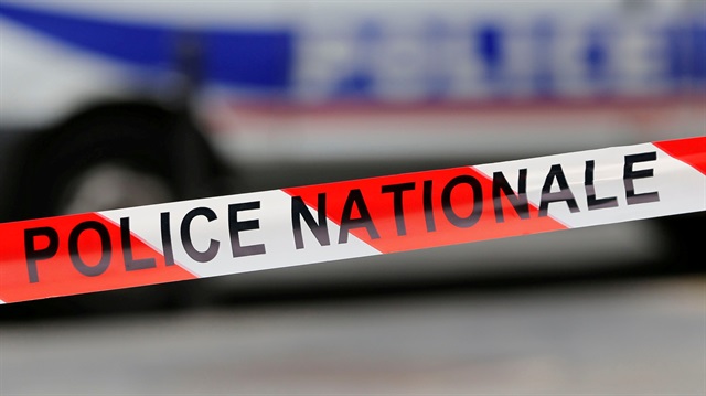 Paris'te bıçaklı saldırı: 2 ölü 1 yaralı