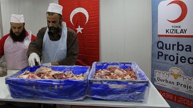  تم توزيع 700 حصة من اللحوم