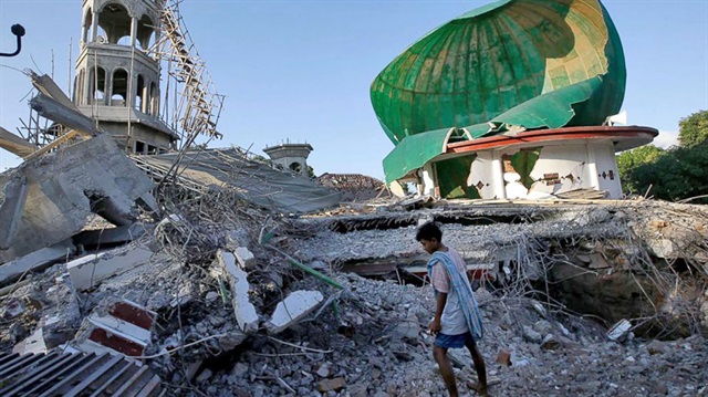 7 büyüklüğündeki depremin ardından Endonezya'da birçok bina yıkıldı.