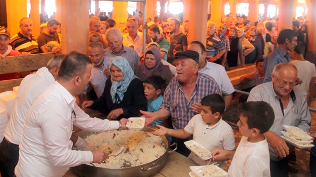 Kastamonu'nun Bozkurt ilçesinde vatandaşlara 126 yıldır etli pilav ikram ediliyor