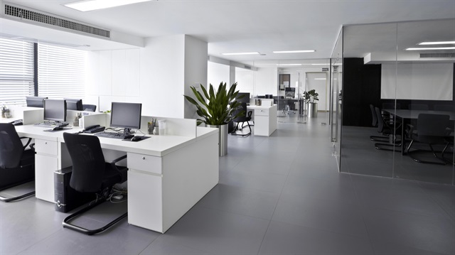 Açık ofislerde çalışan kişiler, aktif ve daha az stresli oluyor.