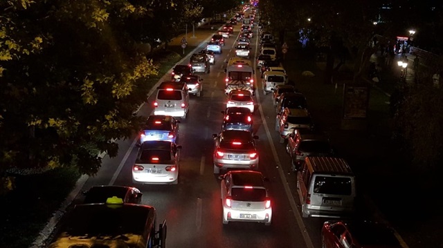 Kurban Bayramı tatilini şehir dışında geçiren İstanbullular, dönüşü son güne bırakmayıp erkenden yollara çıktı
