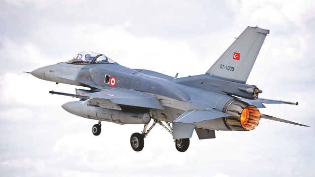 Mevzi ve sığınakların F-16’larla vurulduğu operasyonlarda Mehmetçik, Kandil eteklerindeki Sidekan bölgesinde de karadan ilerleyişini sürdürüyor. 