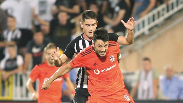 Beşiktaş gruplara kalmak için tur şansını İstanbul’daki rövanş maçına bıraktı. 