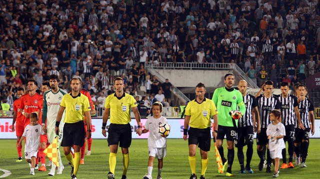 Partizan taraftarları Beşiktaş'ın atığı gol sonrası büyük üzüntü yaşadı.