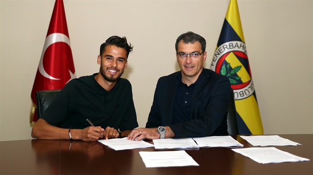 Reyes resmi sözleşmeye imzayı attı.
