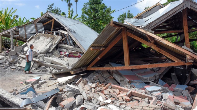 Depremin vurduğu Endonezya'da birçok kişi yardıma muhtaç.