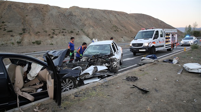 Erzincan'da katliam gibi kaza: 7 ölü, 3 yaralı