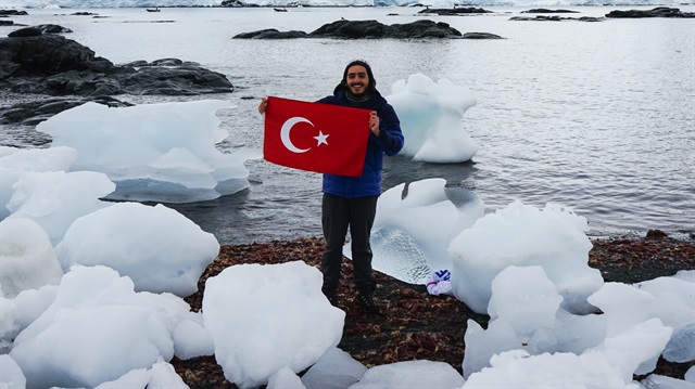 Turkish globe-trotter a social media sensation