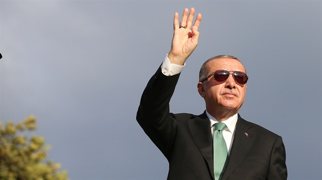 Cumhurbaşkanı Recep Tayyip Erdoğan Trabzon'da vatandaşlara hitap ederken... (12 Ağustos 2018-Reuters)