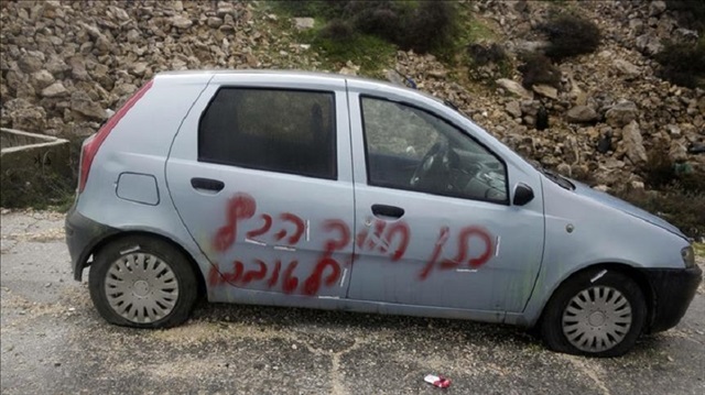  Moataz Tawafsheh, the mayor of Sinjil town, said Israeli settlers slashed the tyres of 13 Palestinian vehicles in the town.