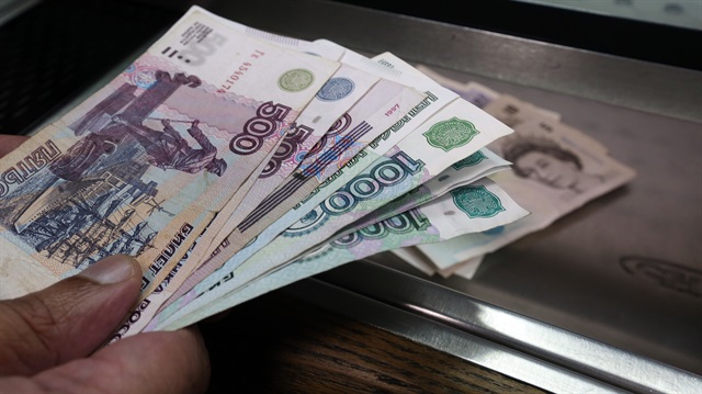 Rusya'da dolara karşı mücadele devam ediyor.
