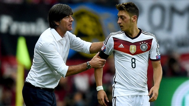 Almanya Milli Takımı Teknik Direktörü Joachim Löw ile Mesut Özil