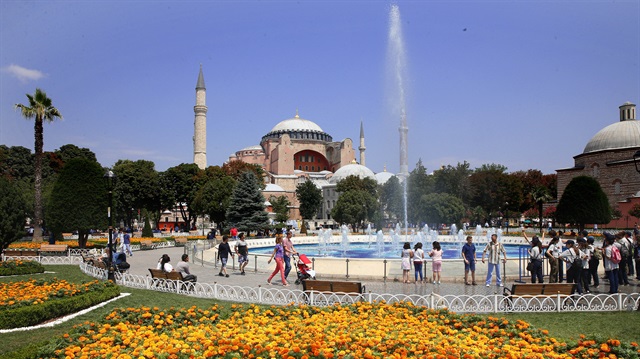 Türkiye'ye gelen yabancı ziyaretçi sayısı Temmuz'da yüzde 1.74 artışla 5.67 milyon kişi oldu.