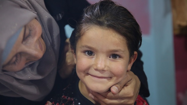 500 Suriyeli kız çocuğu için 'hem saçlara hem kalplere örgü' projesi hayata geçirildi